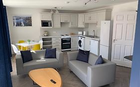 Town Center Beautiful 2 Bed Apartment